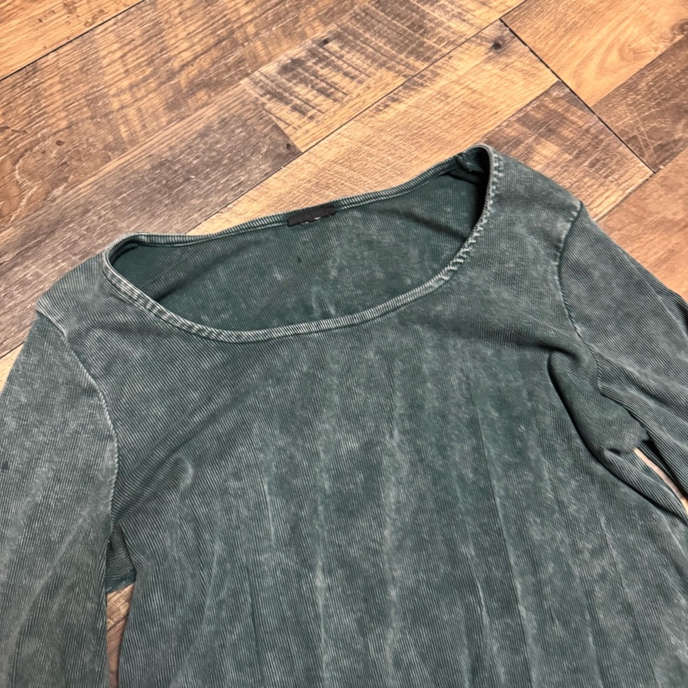 torrid Olive Green Long Sleeve Crochet Elbow Tee - Picture 5 of 7